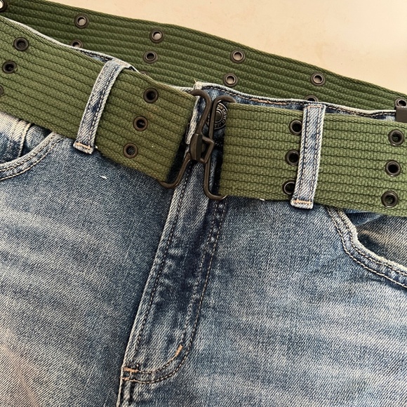 TNA  Belt Green Canvas Webbing Sz L Pink Logo Army Tactical Eyelet Rows 2" wide - Picture 2 of 9